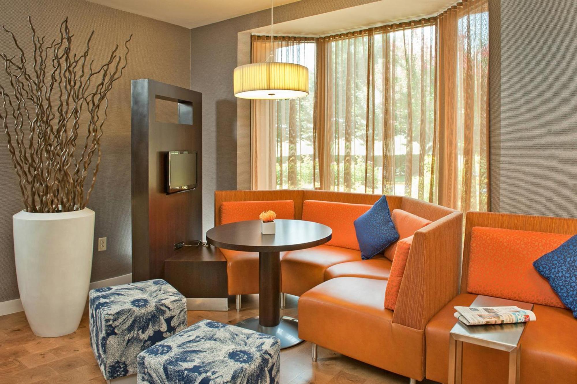 Courtyard By Marriott Frederick Hotel Restaurant photo