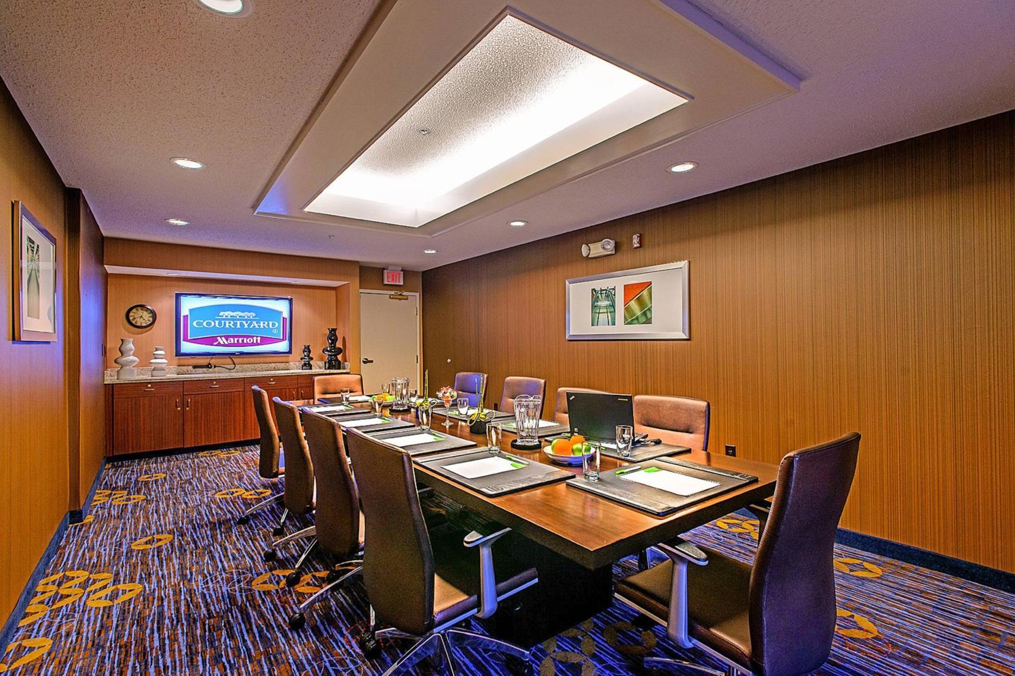 Courtyard By Marriott Frederick Hotel Business photo