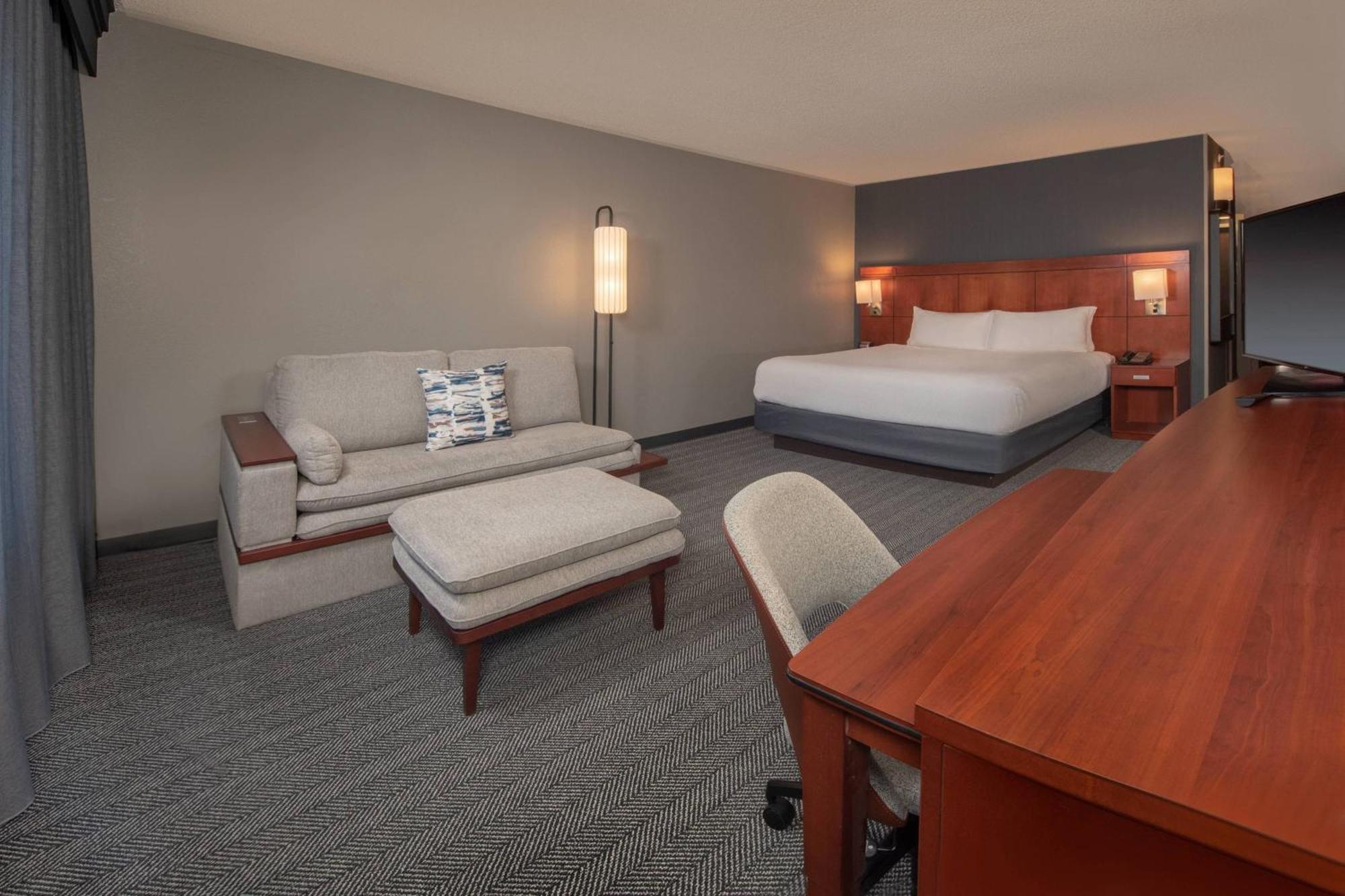 Courtyard By Marriott Frederick Hotel Exterior photo