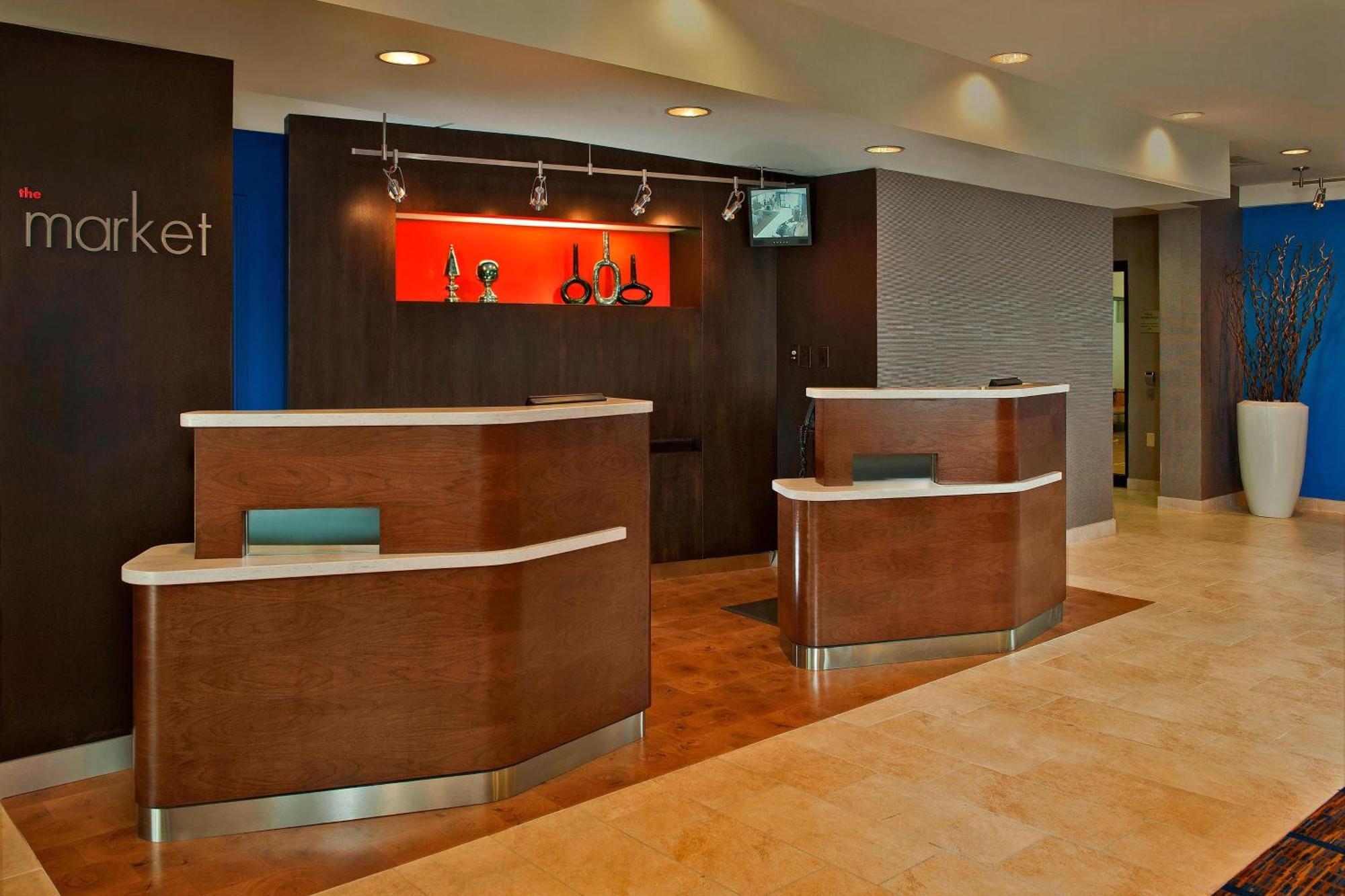 Courtyard By Marriott Frederick Hotel Exterior photo
