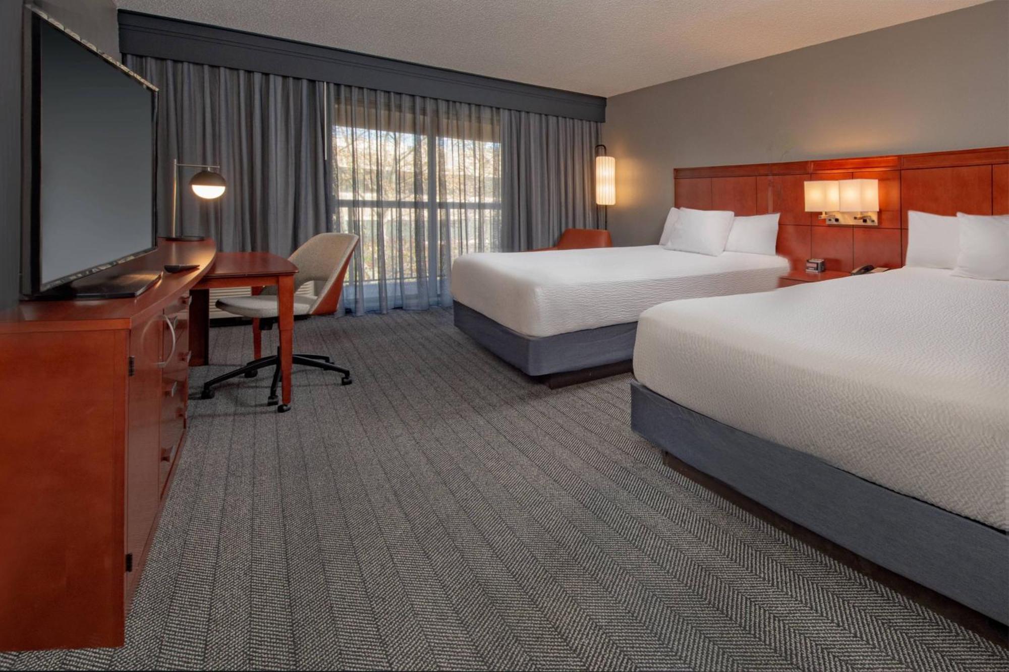 Courtyard By Marriott Frederick Hotel Exterior photo
